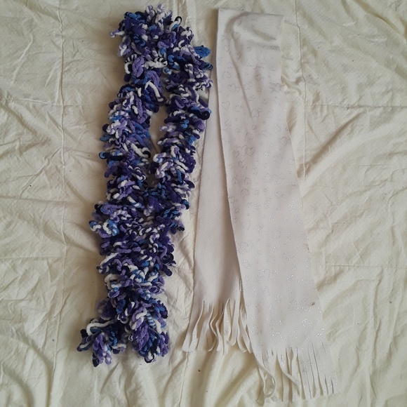 2 winter scarves - Picture 1 of 1